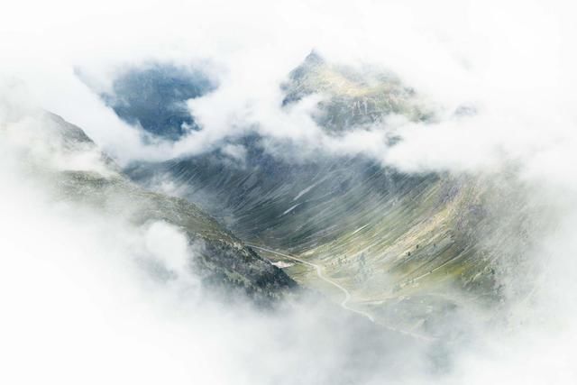 �й������������մ����г������빩�����о�